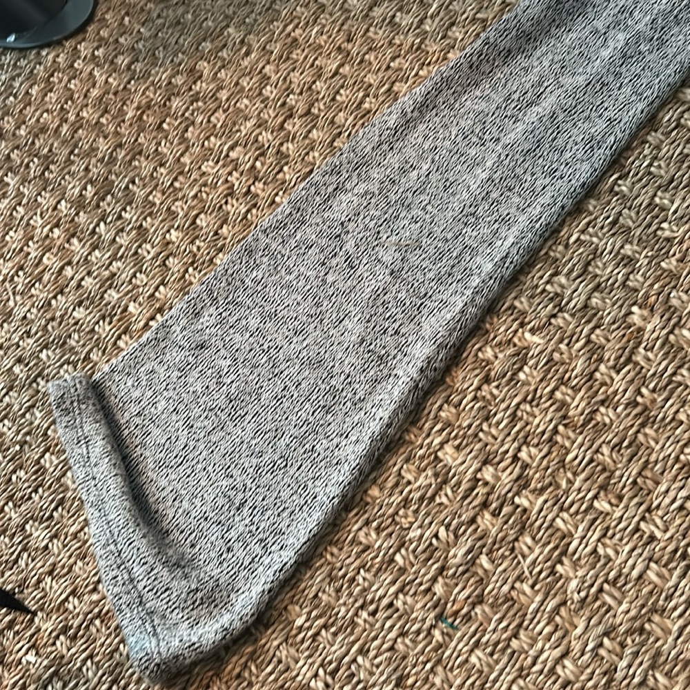 Urban Outfitters Grey Black Speckled Sweater Size Small - Picture 2 of 6